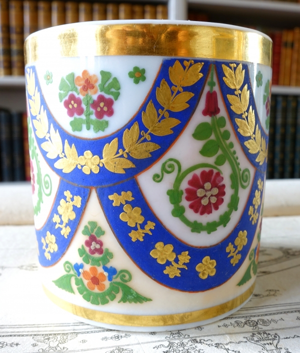 Porcelain and polychromatic biscuit coffee cup enhanced with fine gold, early 19th century