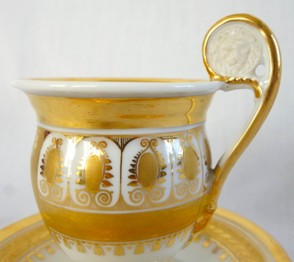 Paris porcelain coffee cup enhanced with fine gold and polychromatic flowers - circa 1820