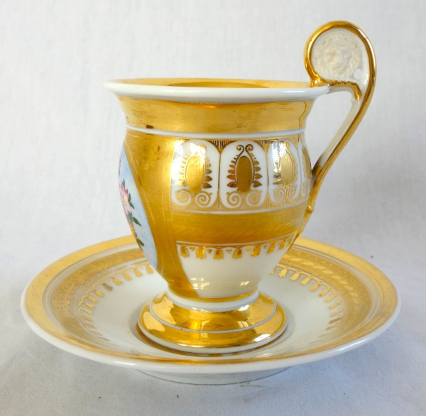 Paris porcelain coffee cup enhanced with fine gold and polychromatic flowers - circa 1820