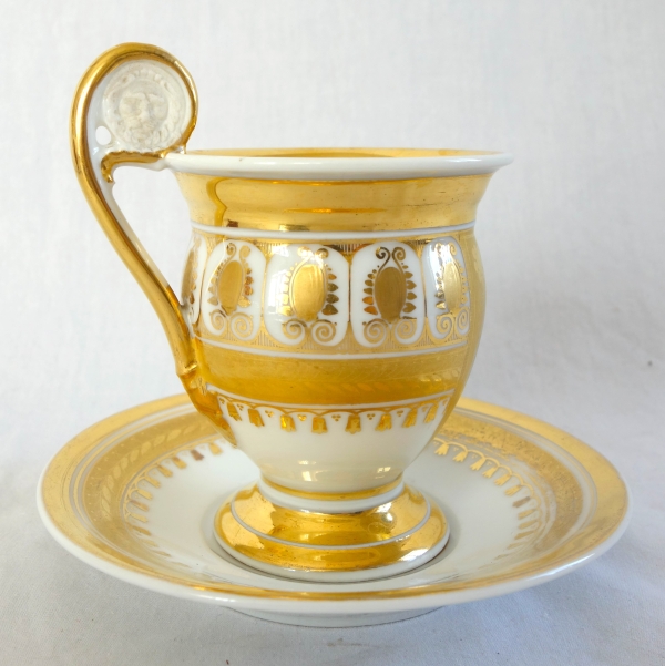 Paris porcelain coffee cup enhanced with fine gold and polychromatic flowers - circa 1820