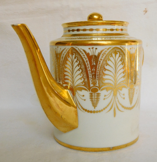 Théière en porcelaine de Paris d'époque Empire décor de palmettes à l'or