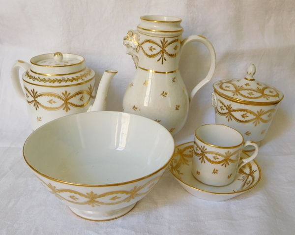Manufacture de la Reine - Paris porcelain teapot - 18th century