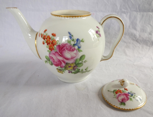 Théière en porcelaine d'époque Louis XVI attribuée à la Manufacture du duc d'Angoulême, vers 1780
