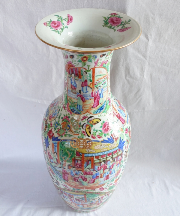 Très grand vase potiche en porcelaine de Canton polychrome et dorée - Chine, XIXe siècle - 65cm