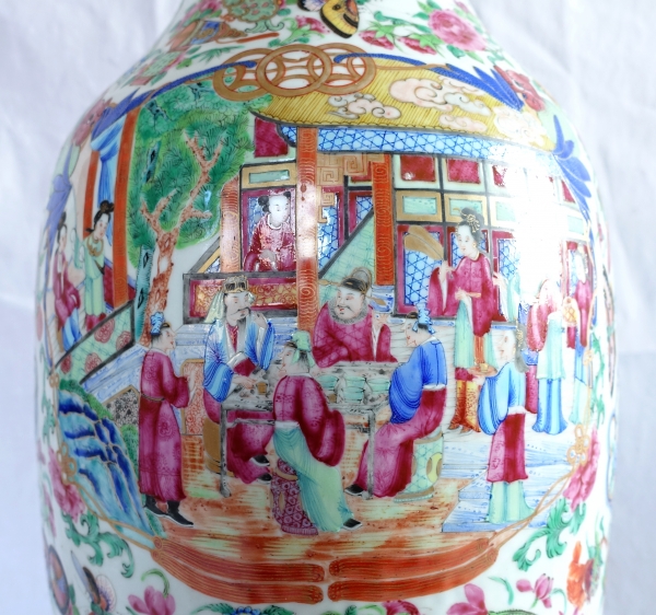 Très grand vase potiche en porcelaine de Canton polychrome et dorée - Chine, XIXe siècle - 65cm