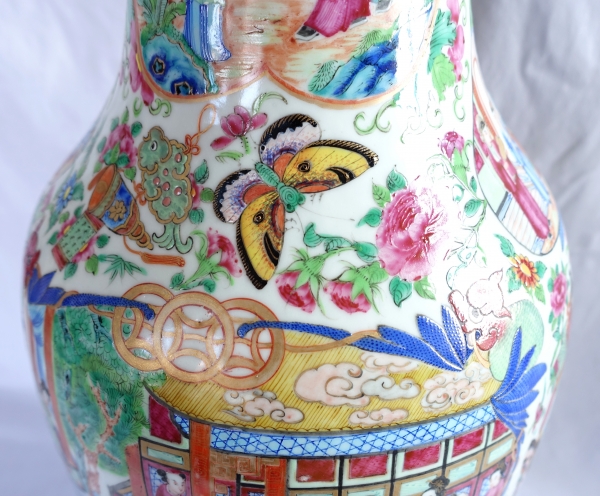 Très grand vase potiche en porcelaine de Canton polychrome et dorée - Chine, XIXe siècle - 65cm