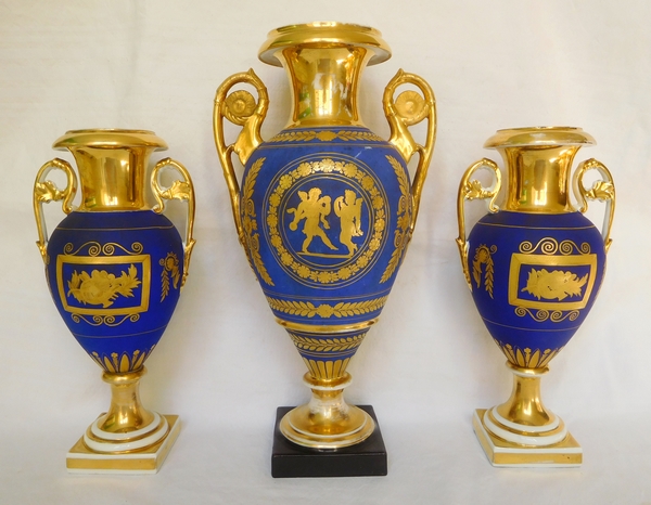 Tall Empire Paris porcelain gilt vase, early 19th century circa 1820 - 1830