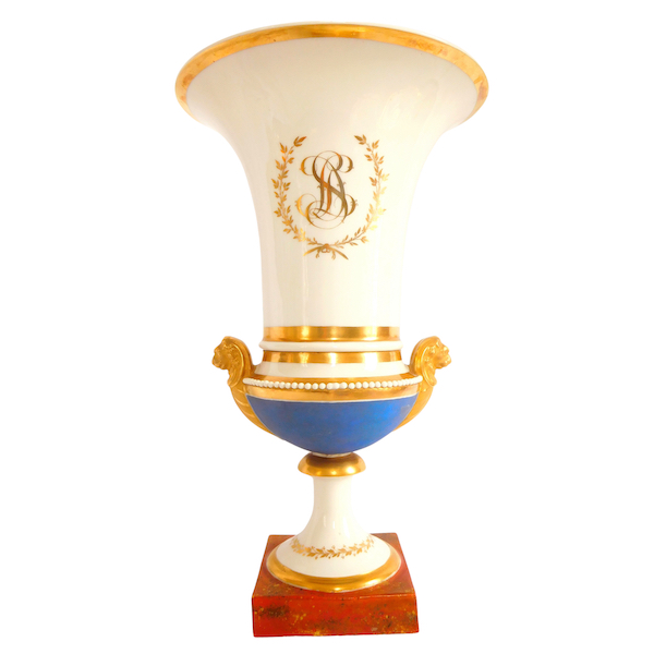 Tall Empire Paris porcelain vase enhanced with fine gold, early 19th century