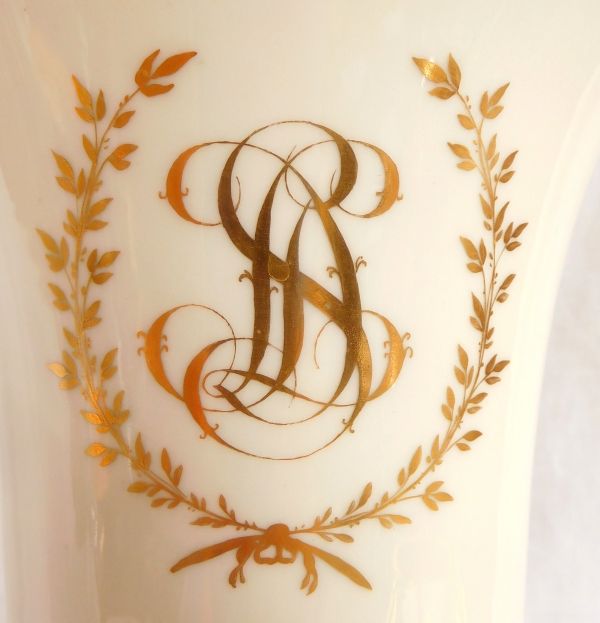 Tall Empire Paris porcelain vase enhanced with fine gold, early 19th century