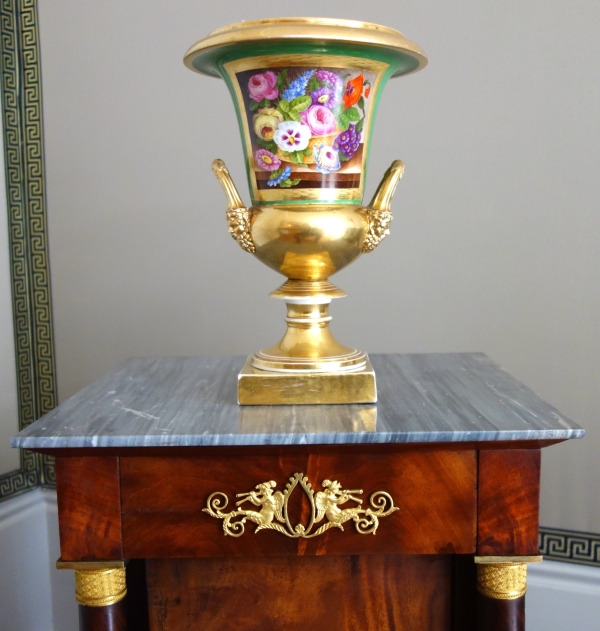 Grand vase Medicis en porcelaine de Paris - style Empire d'époque Restauration - 29cm