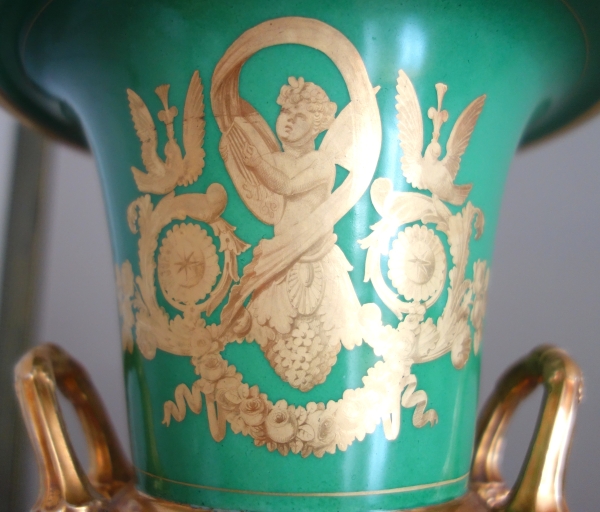 Grand vase Medicis en porcelaine de Paris - style Empire d'époque Restauration - 29cm
