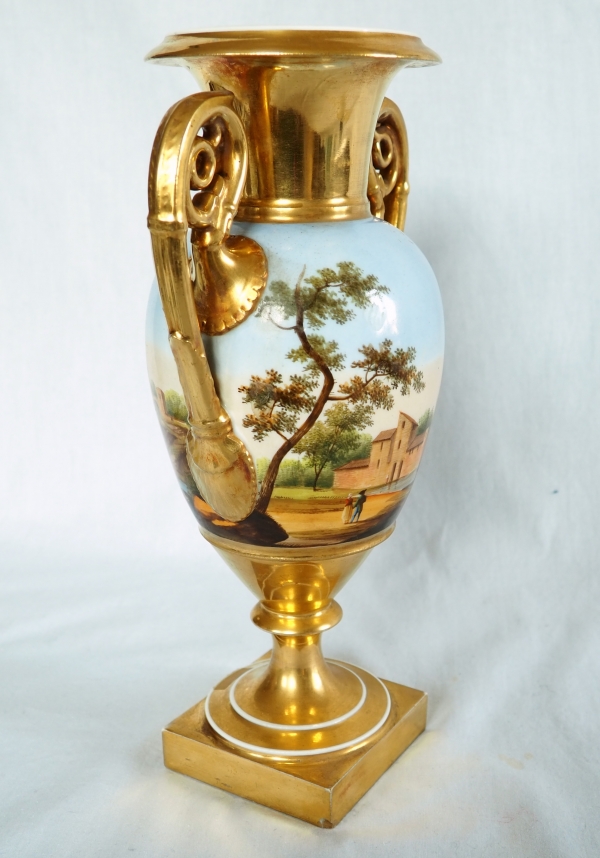 Vase Empire à paysage tournant en porcelaine de Paris, début XIXe siècle - 30cm