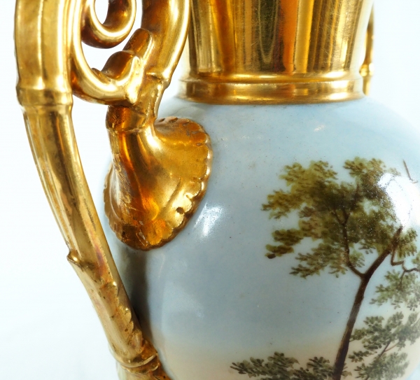 Vase Empire à paysage tournant en porcelaine de Paris, début XIXe siècle - 30cm