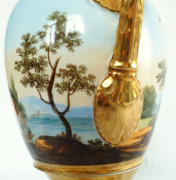 Vase Empire à paysage tournant en porcelaine de Paris, début XIXe siècle - 30cm