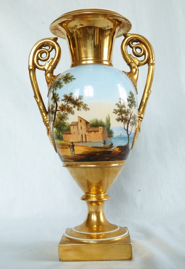 Vase Empire à paysage tournant en porcelaine de Paris, début XIXe siècle - 30cm