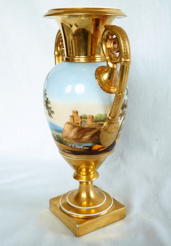 Vase Empire à paysage tournant en porcelaine de Paris, début XIXe siècle - 30cm