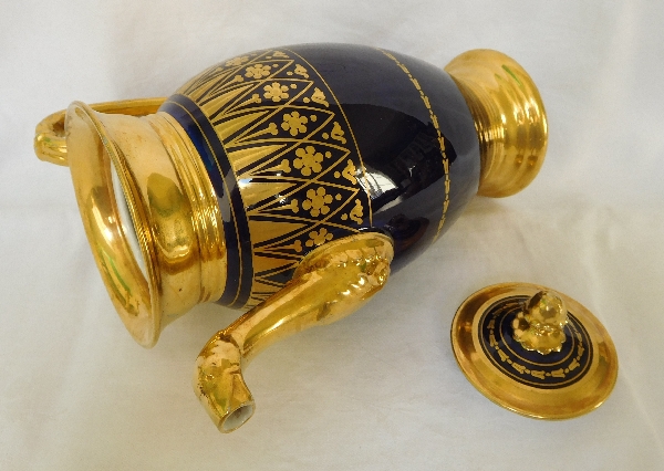 Verseuse / cafetière Empire en porcelaine de Paris bleue dorée à l'or fin, époque début XIXe