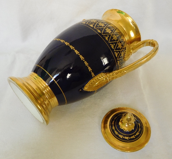 Verseuse / cafetière Empire en porcelaine de Paris bleue dorée à l'or fin, époque début XIXe