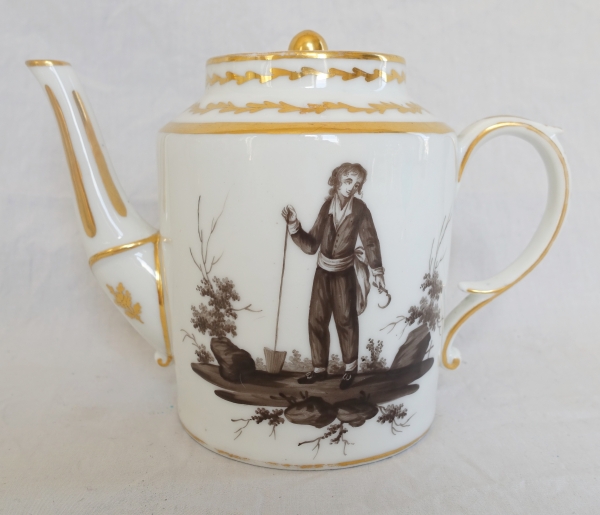 Empire Paris porcelain teapot enhanced with a gilt and grey tones pattern - early 19th century