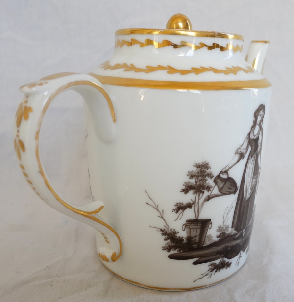 Empire Paris porcelain teapot enhanced with a gilt and grey tones pattern - early 19th century