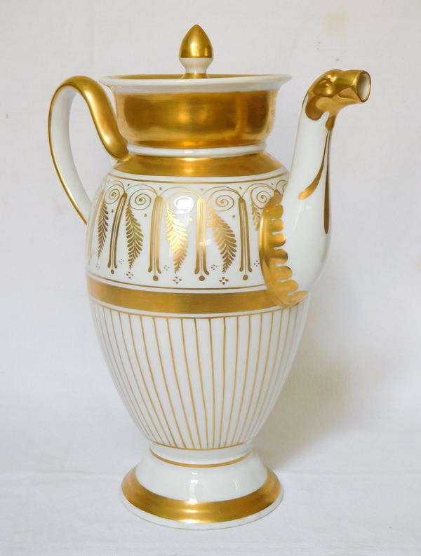 Paris porcelain coffee pot enhanced with fine gold, mid-19th century