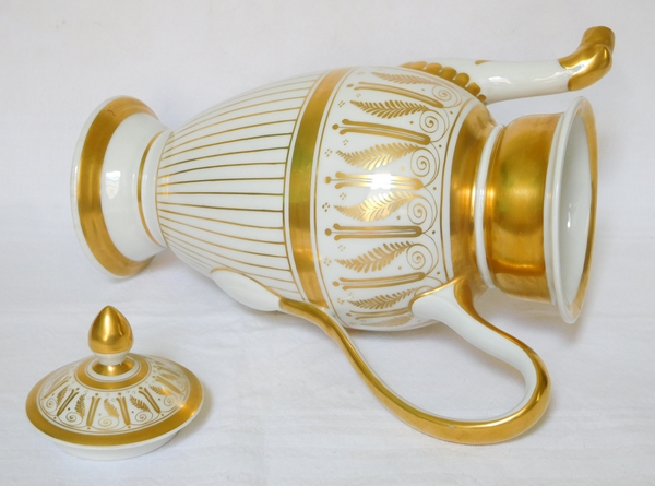 Paris porcelain coffee pot enhanced with fine gold, mid-19th century