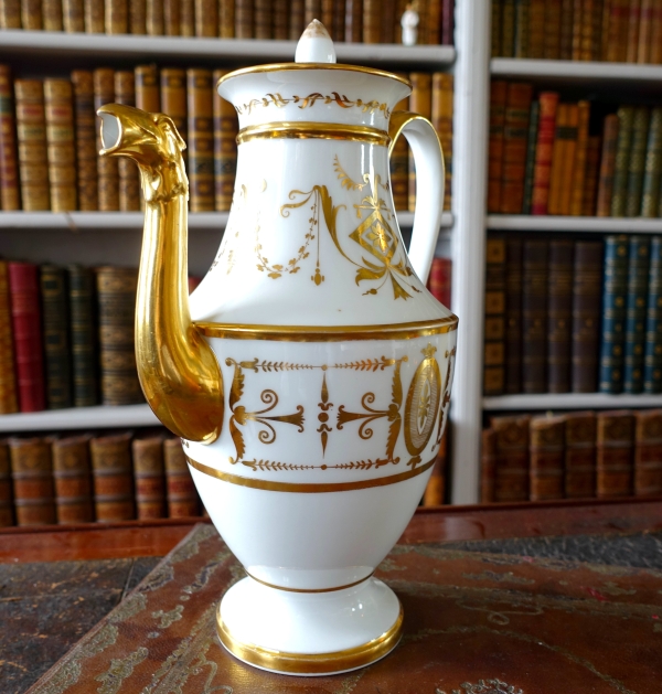 Halley Manufacture : tall Empire Paris porcelain teapot, early 19th century