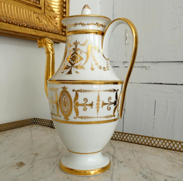 Halley Manufacture : tall Empire Paris porcelain teapot, early 19th century