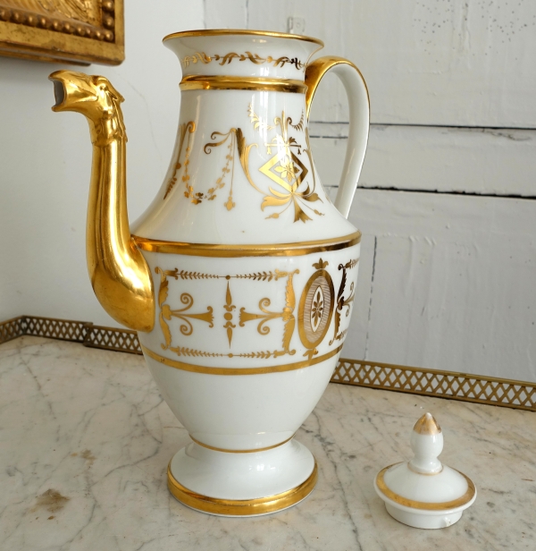 Halley Manufacture : tall Empire Paris porcelain teapot, early 19th century