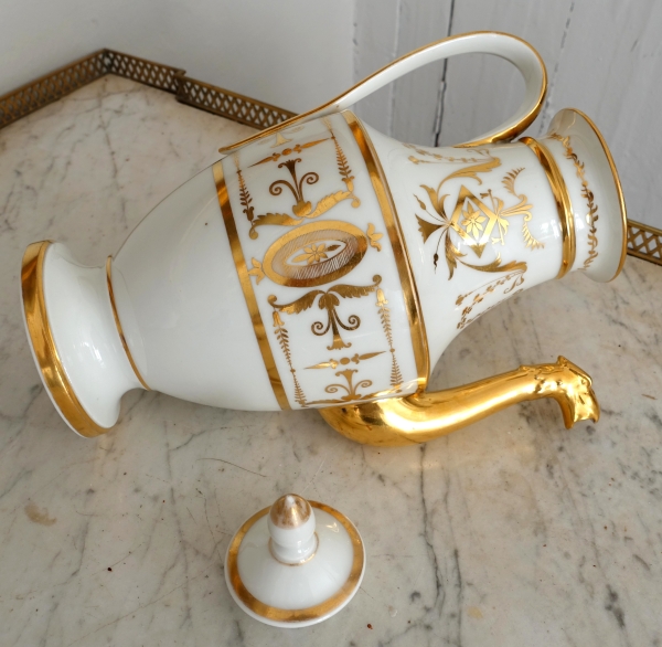 Halley Manufacture : tall Empire Paris porcelain teapot, early 19th century