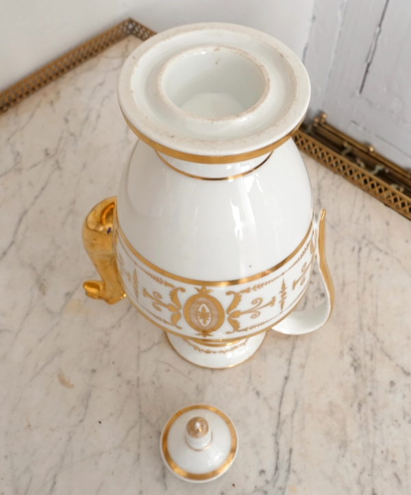 Halley Manufacture : tall Empire Paris porcelain teapot, early 19th century