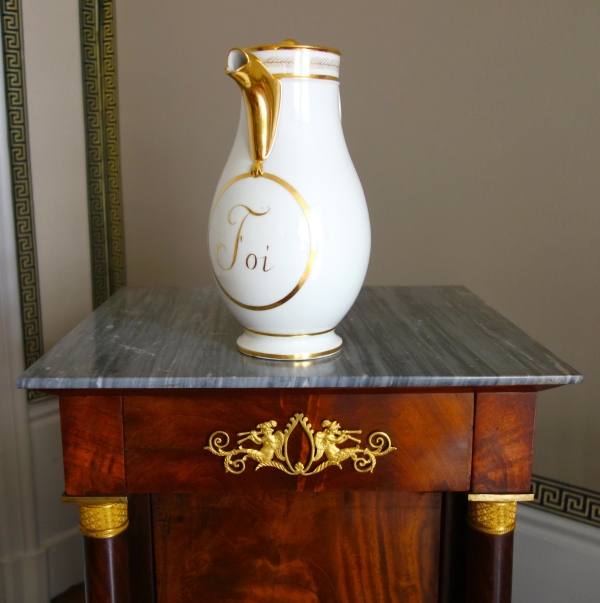 Darte - Verseuse en porcelaine d'époque Empire décor à l'or - signée