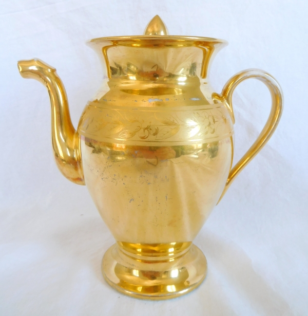 Verseuse théière en porcelaine de Paris dorée or fin, époque Restauration Charles X