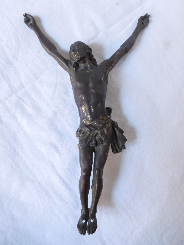 Grand Christ en bronze patiné, époque Louis XIV, début XVIIIe siècle