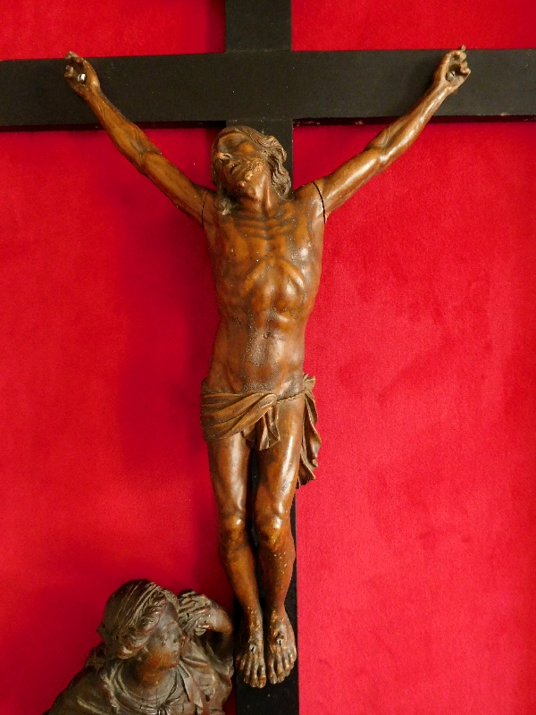 Christ en Croix avec Marie-Madeleine en bois de Bagard, travail nancéen fin XVIIe Siècle