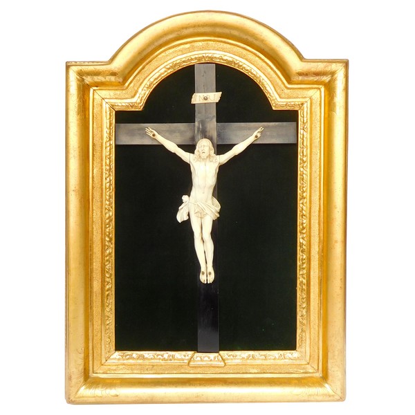 Christ en ivoire, crucifix de fond de lit d'époque Louis XV - XVIIIe siècle