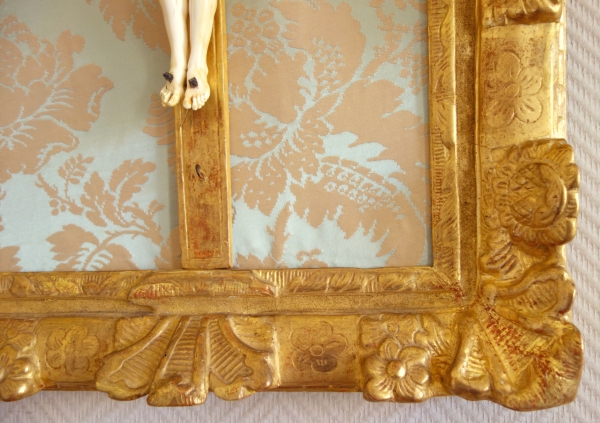 Louis XIV ivory Christ, gold leaf gilt wood frame, 18th century