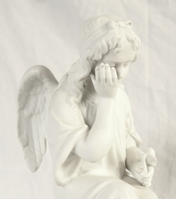 Statue d'Ange Gardien, biscuit de porcelaine XIXe siècle, objet religieux traditionaliste