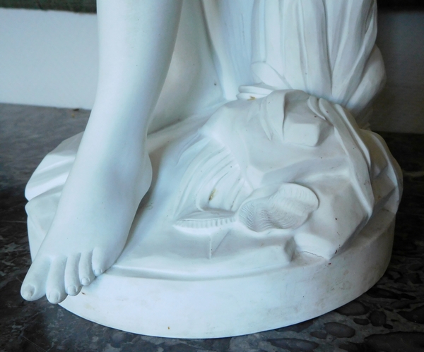 Grande statue, baigneuse en biscuit de porcelaine d'après Falconet - 67cm