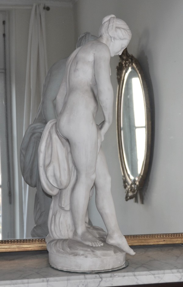 Grande statue, baigneuse en marbre d'après Falconet, 83cm