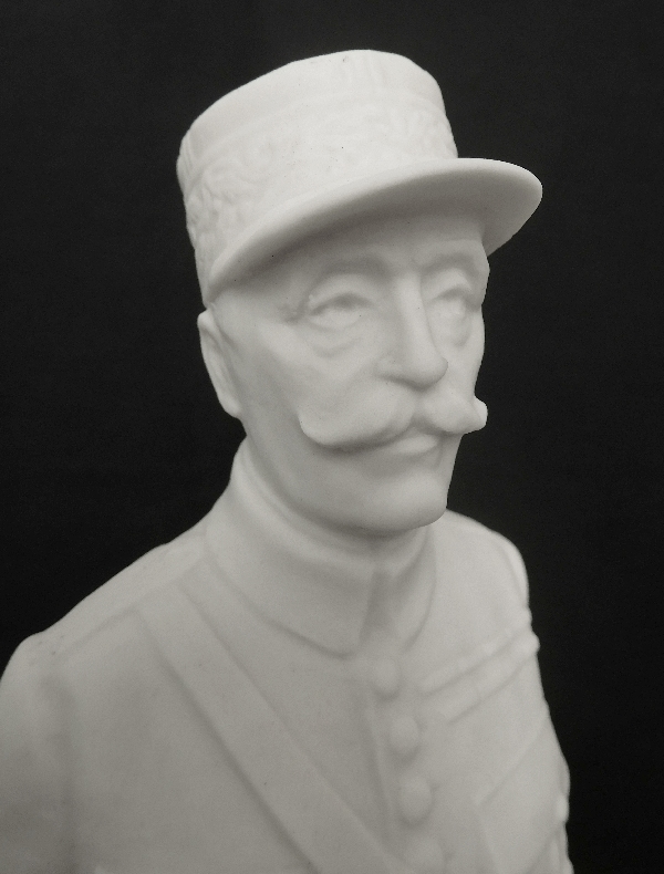 Sèvres biscuit : Marshal Foch statue, 30cm - signed Lejan