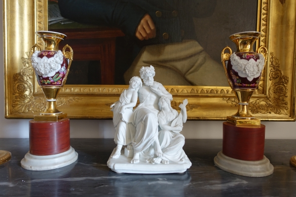 Groupe en biscuit de porcelaine : Bacchus et Bacchantes, style néoclassique, XIXe siècle