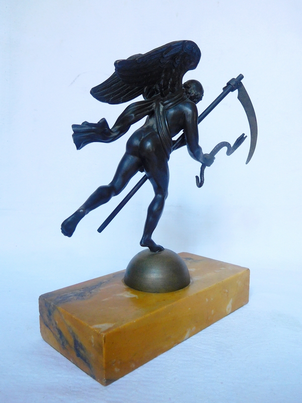 La fuite du temps, personnage de Chronos en bronze et marbre d'époque Restauration