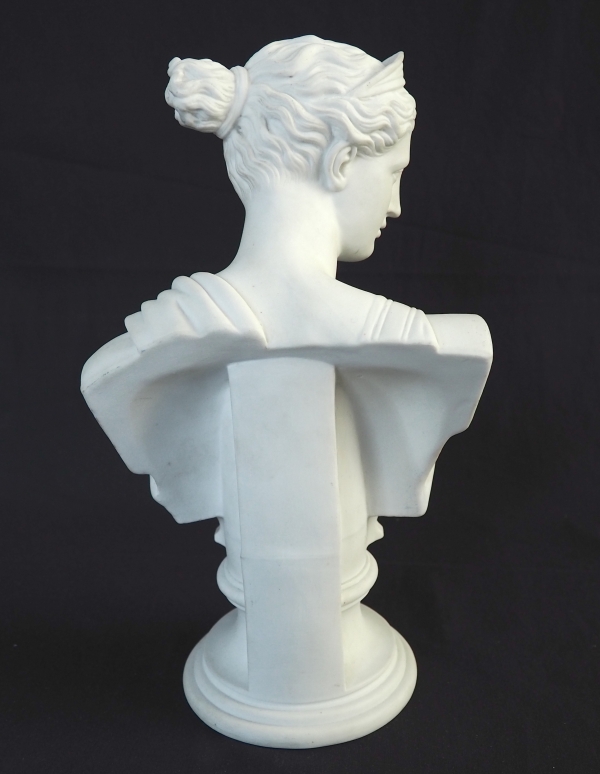 Buste de Diane de Versailles en biscuit de porcelaine - décor néoclassique - 28,3cm