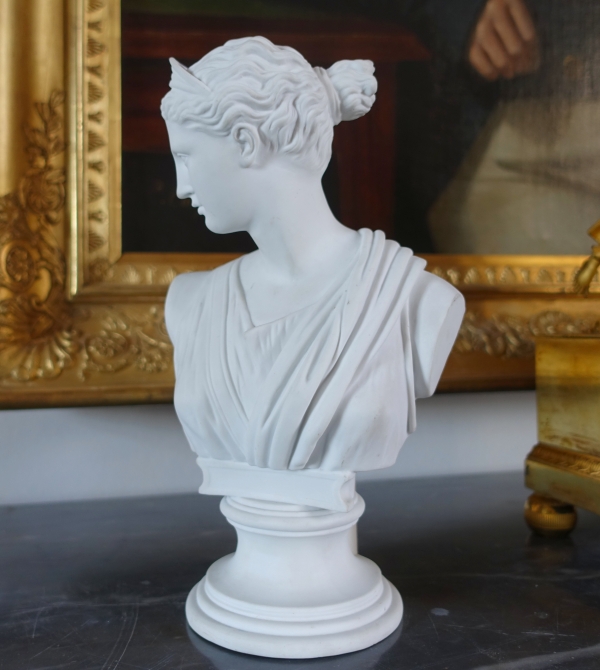 Buste de Diane de Versailles en biscuit de porcelaine - décor néoclassique - 28,3cm