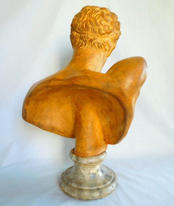 Buste à l'antique, Hermes de Praxitèle, plâtre patiné façon terre cuite et marbre - 51cm