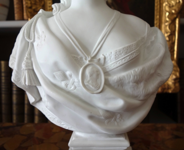 Queen Marie Antoinette biscuit bust by Samson - 42cm