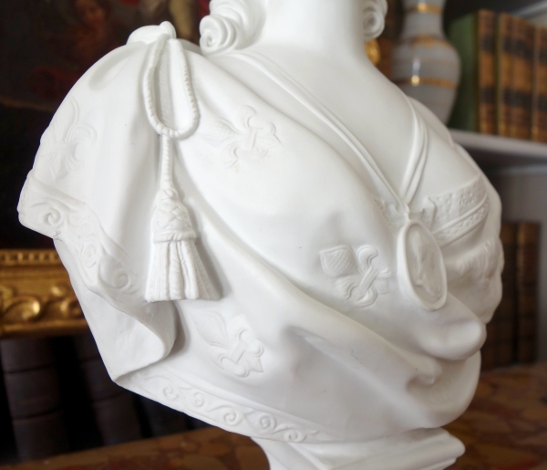 Queen Marie Antoinette biscuit bust by Samson - 42cm