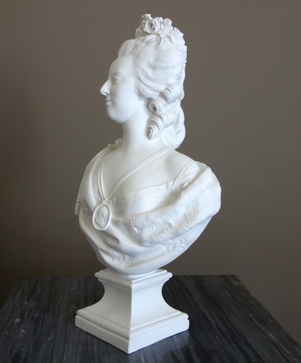 Queen Marie Antoinette biscuit bust by Samson - 42cm