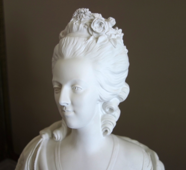Queen Marie Antoinette biscuit bust by Samson - 42cm